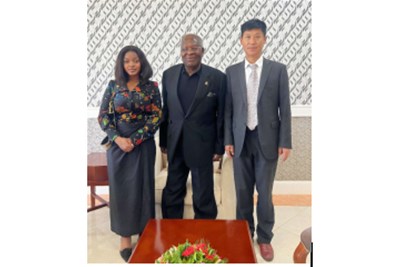 Zhang Zhijie Meets with Former President of MalawiBakili