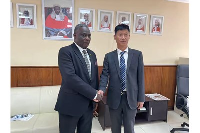 张志杰应邀与马拉维共和国最高法院院长、首席大法官利津.姆齐卡曼达举行会谈
