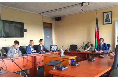 非洲国际仲裁中心张志杰拜会马拉维工业化、商贸和旅游部部长乔治.佩特里奇