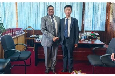 张志杰主席拜访马拉维国土安全部部长 共商营商环境与安全保障