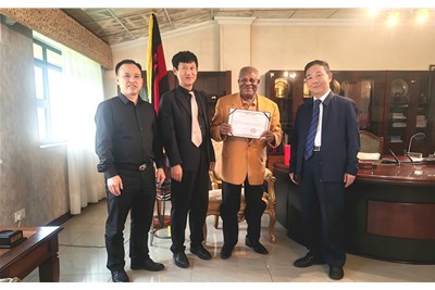Zhang Zhijie and Entourage Pay a Visit to Bakili Muluzi, Honorary Chairman of International African Arbitration Centre and Former President of Malawi